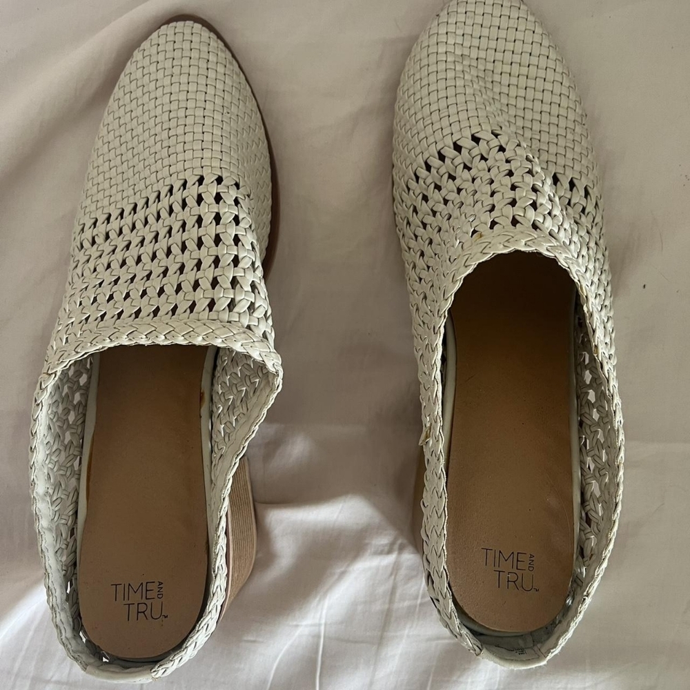 Time and Tru Women's Sandals